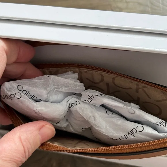 NWT Calvin Klein Cream and Tan Bag - Picture 6 of 10